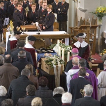 Begrafenis pastoor Piet van Wetten 27-11-2008 15